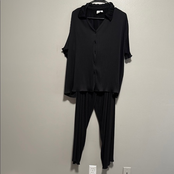 Joie Black set with button up top and pants and Relaxed Fit - Picture 1 of 6